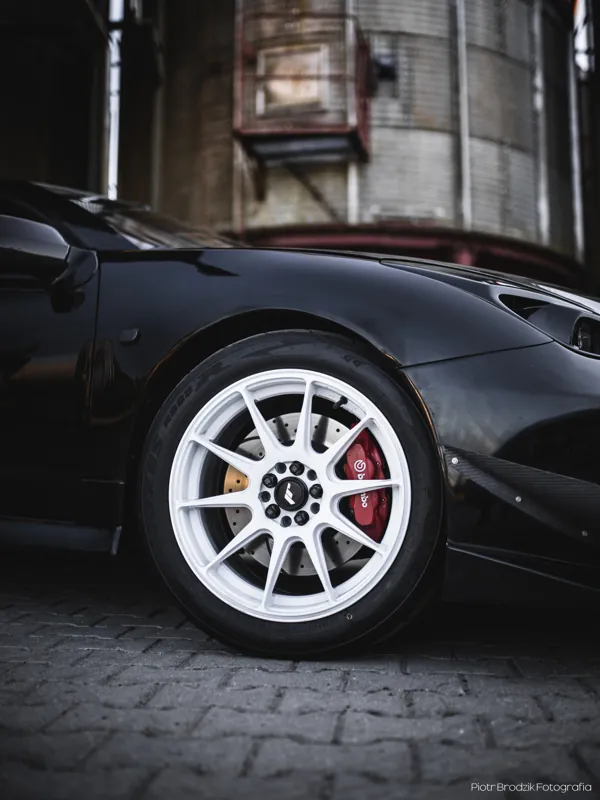 White JR11 wheel and Brembo brake detail